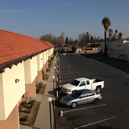 Ramada By Wyndham Fresno North Hotel Exterior photo