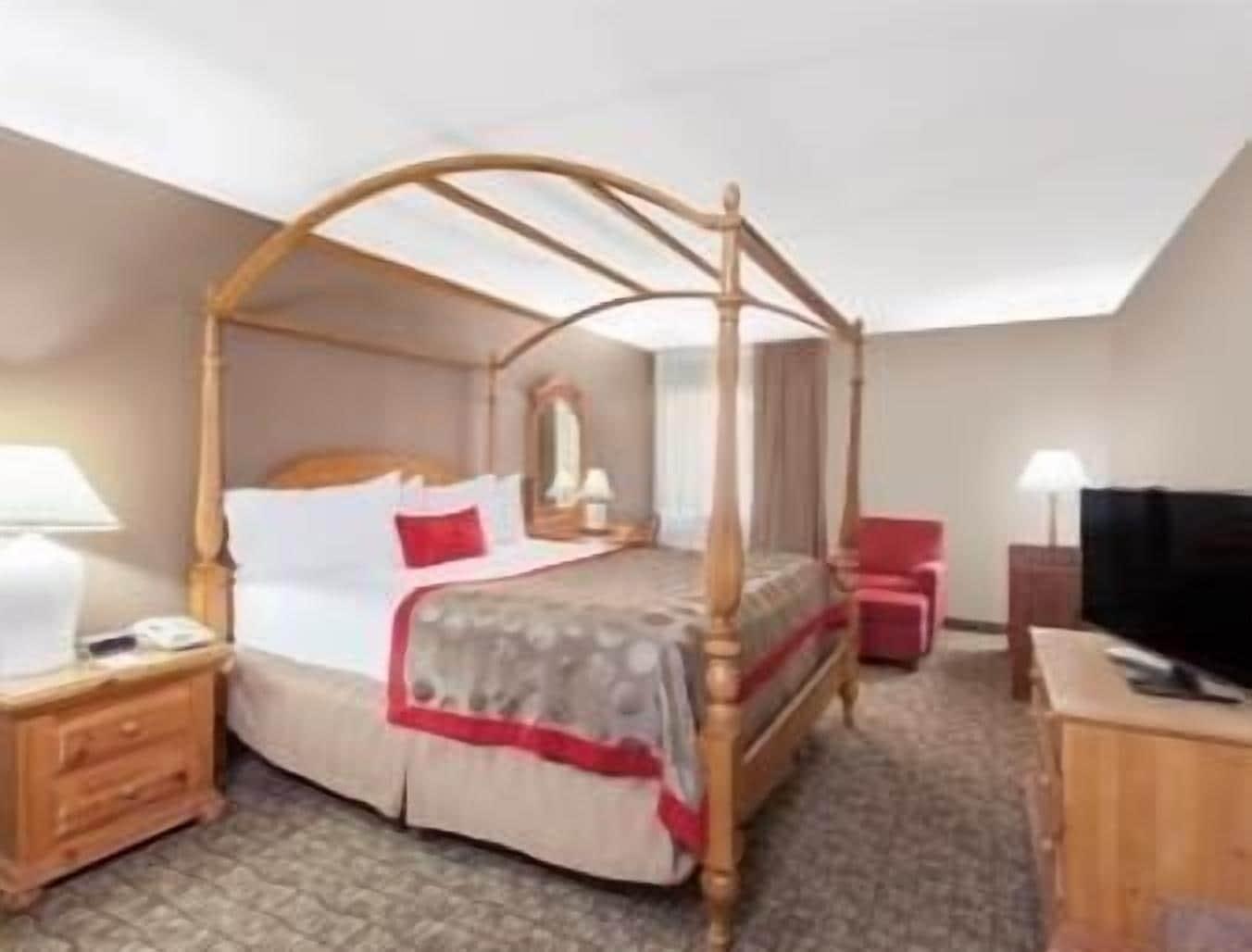 Ramada By Wyndham Fresno North Hotel Exterior photo