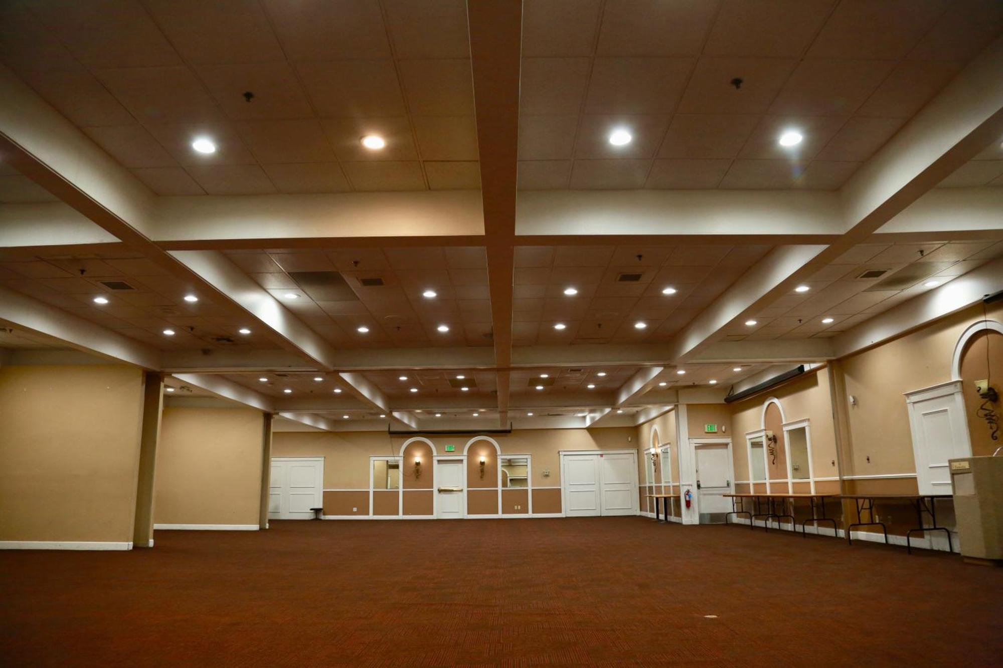 Ramada By Wyndham Fresno North Hotel Exterior photo