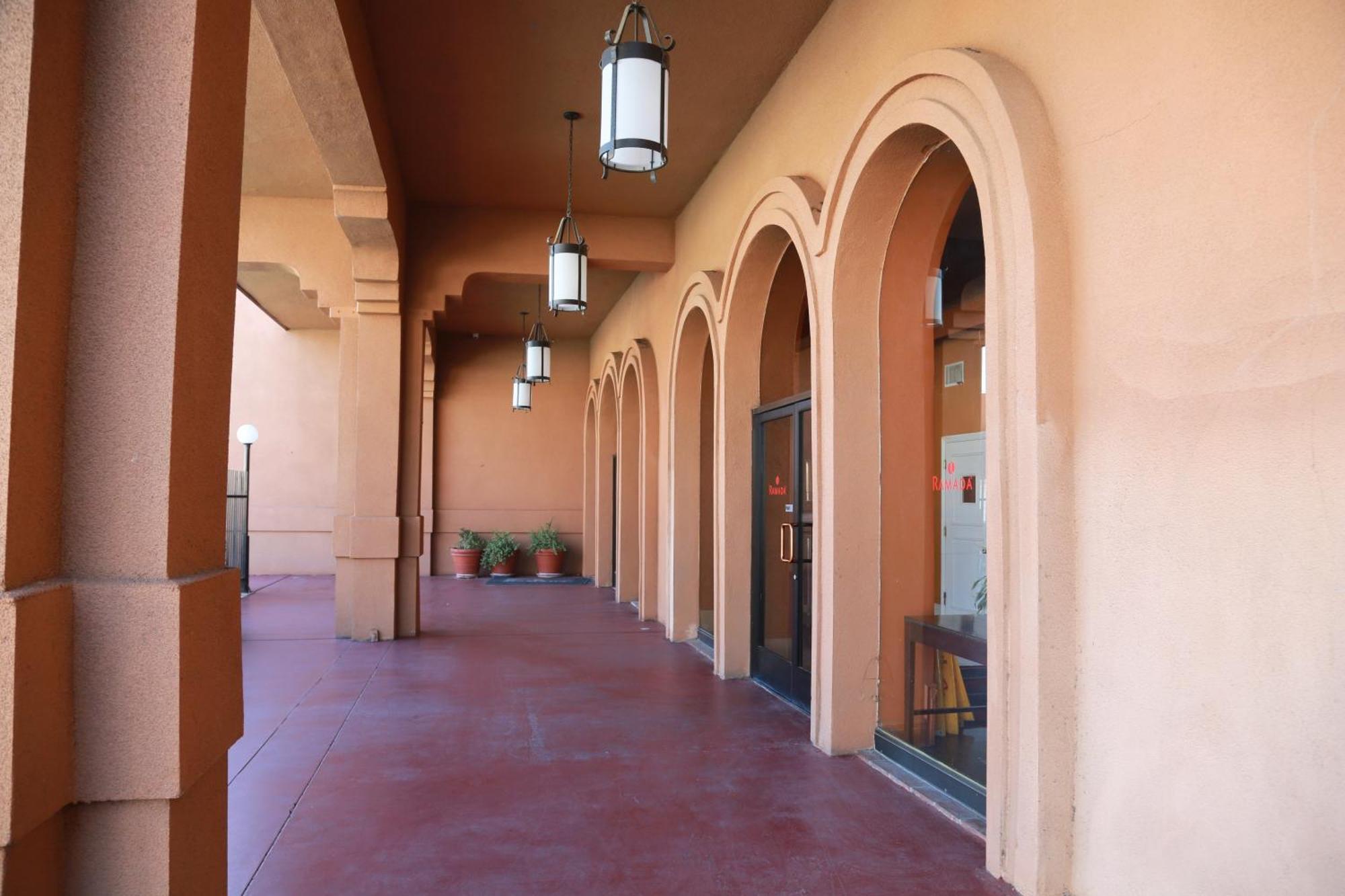 Ramada By Wyndham Fresno North Hotel Exterior photo