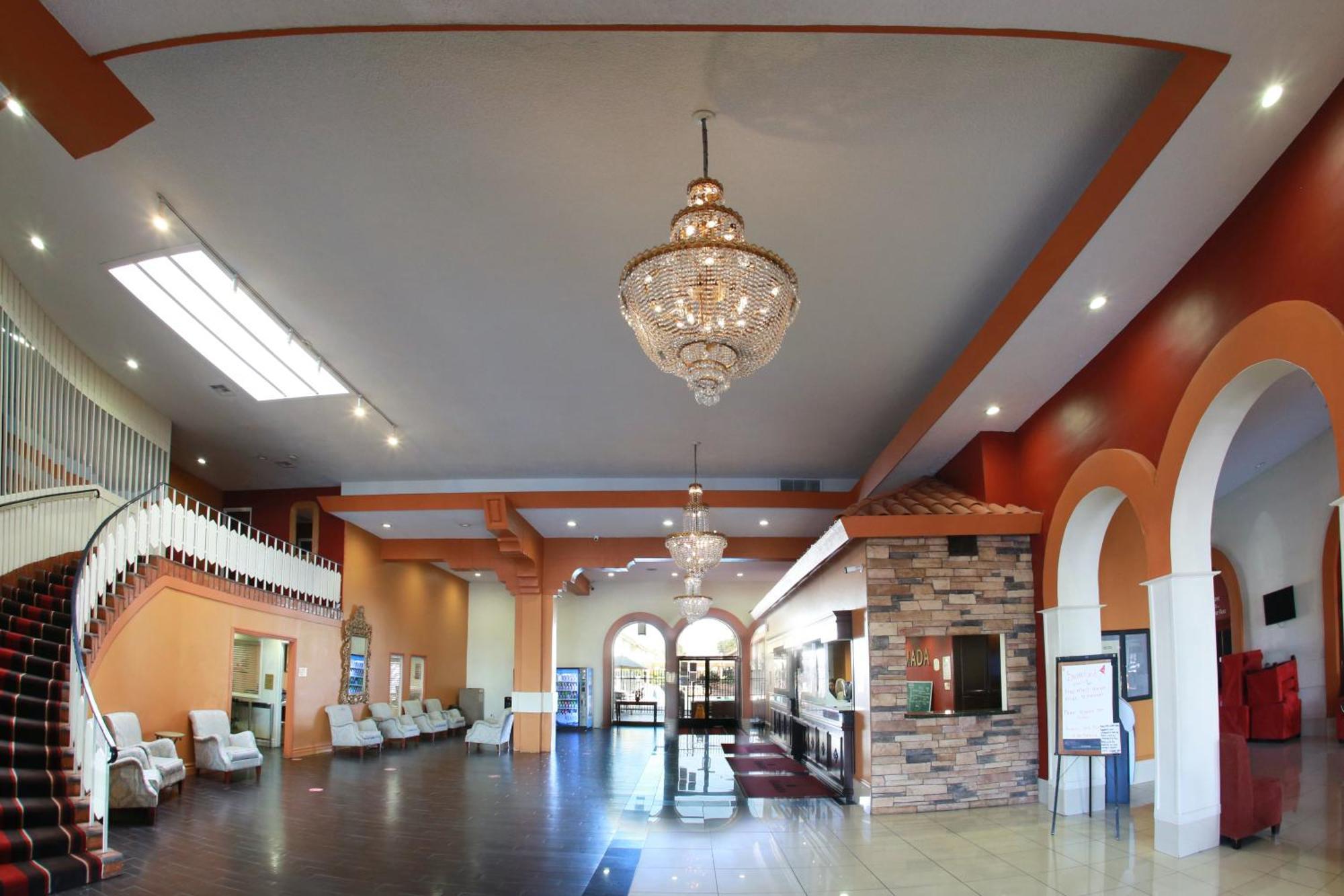 Ramada By Wyndham Fresno North Hotel Exterior photo