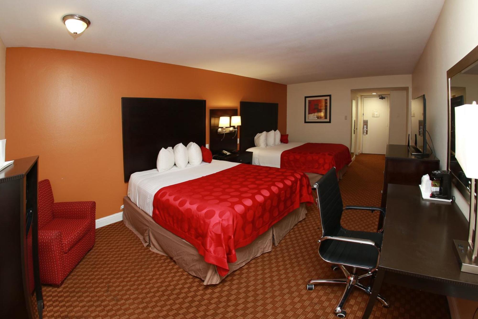 Ramada By Wyndham Fresno North Hotel Exterior photo
