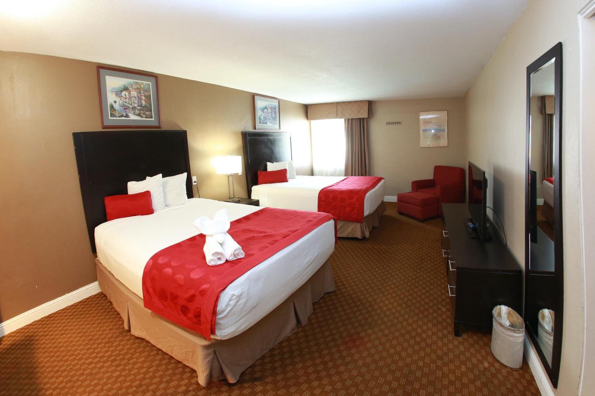 Ramada By Wyndham Fresno North Hotel Exterior photo