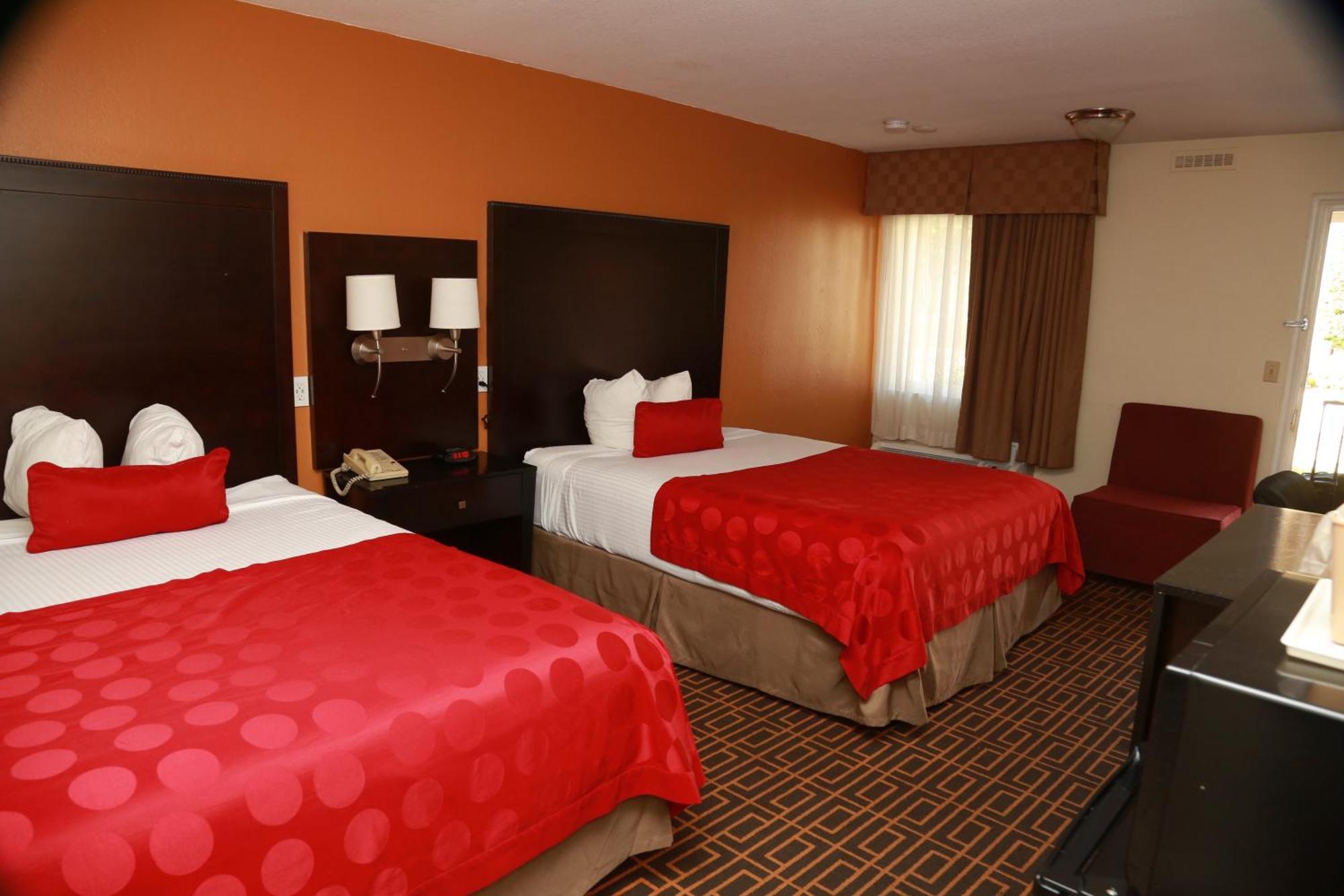 Ramada By Wyndham Fresno North Hotel Exterior photo