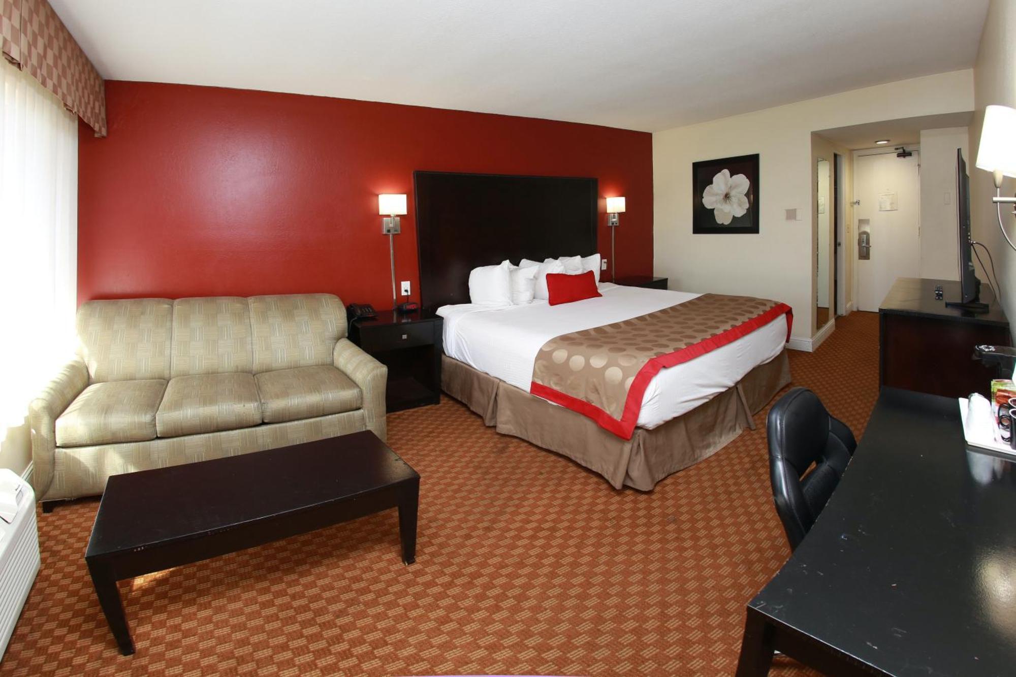 Ramada By Wyndham Fresno North Hotel Exterior photo