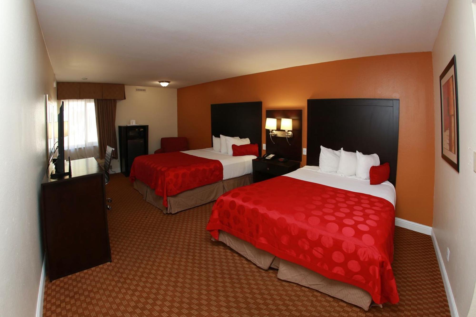 Ramada By Wyndham Fresno North Hotel Exterior photo