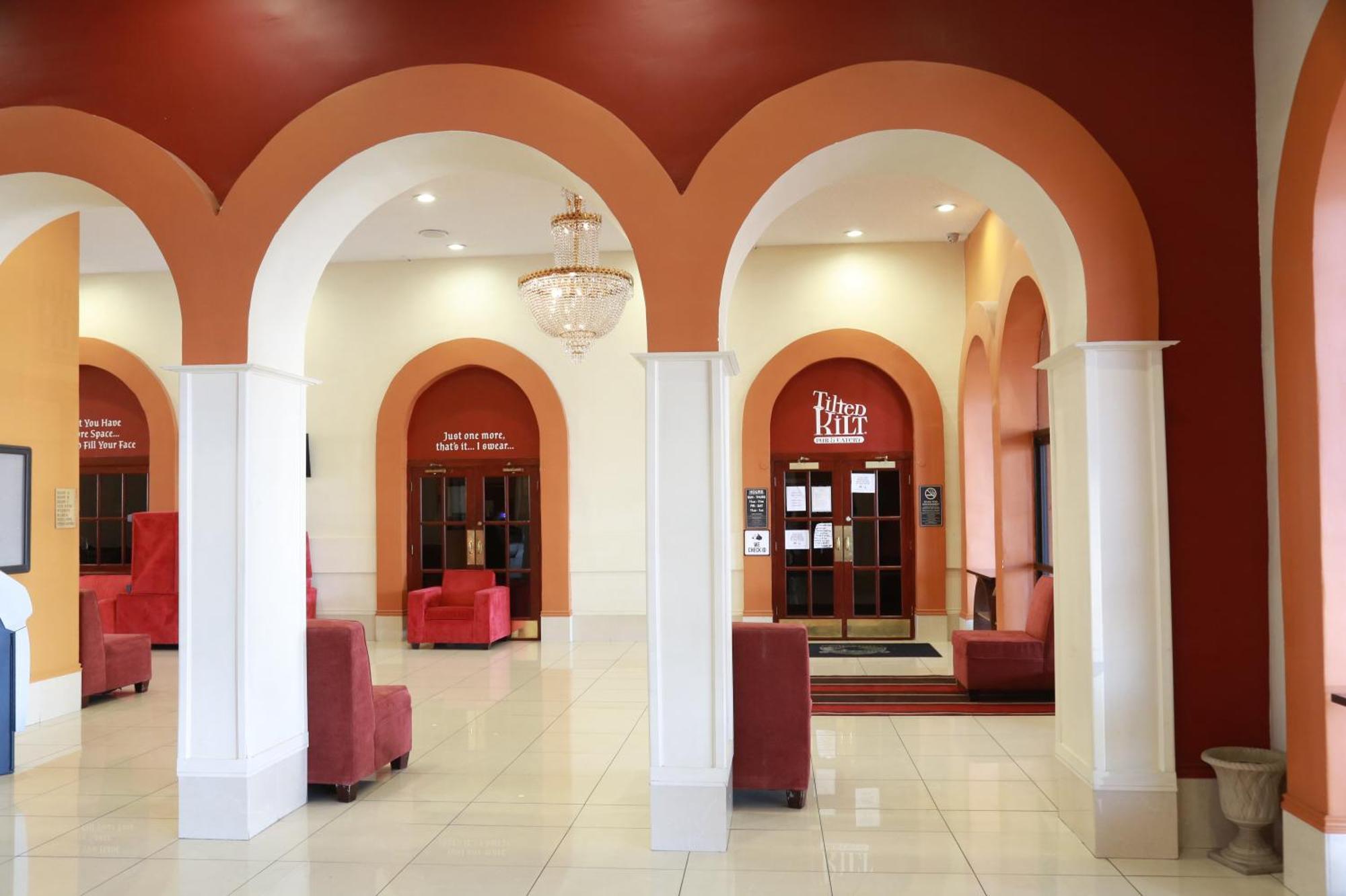 Ramada By Wyndham Fresno North Hotel Exterior photo