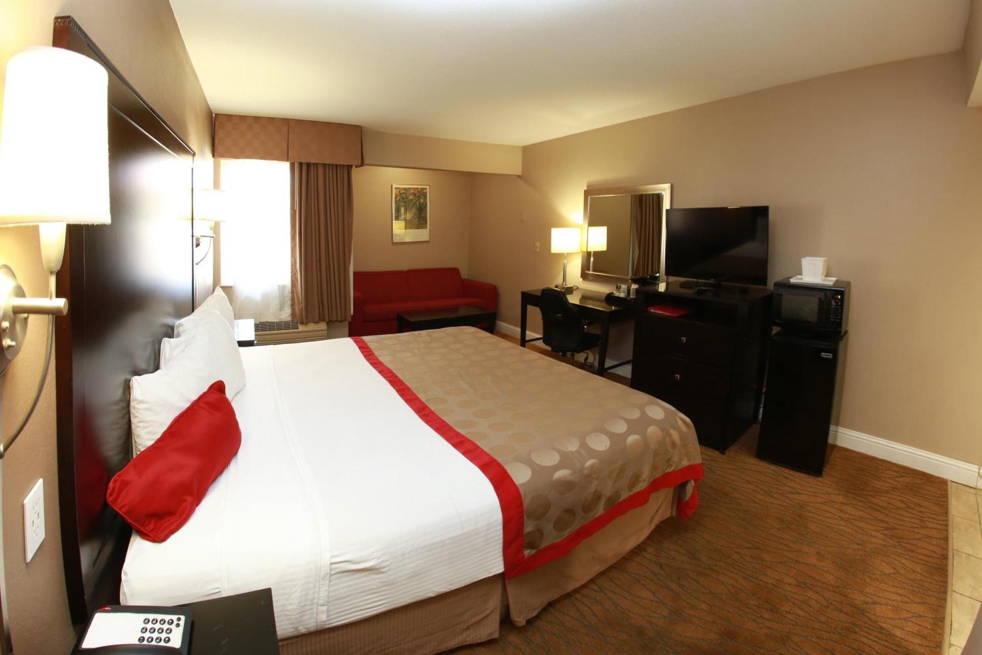 Ramada By Wyndham Fresno North Hotel Exterior photo