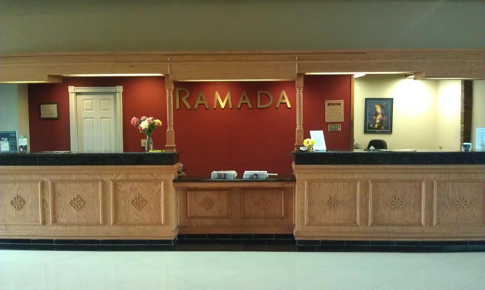 Ramada By Wyndham Fresno North Hotel Exterior photo