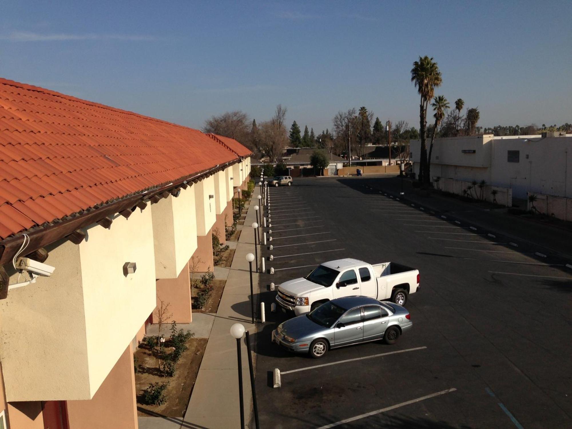 Ramada By Wyndham Fresno North Hotel Exterior photo